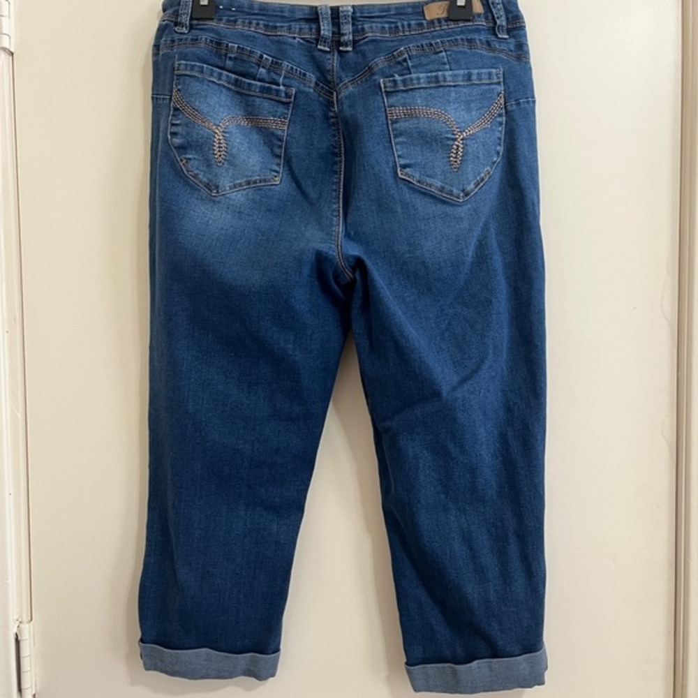 Royalty WannaBettaButt Women Capri Jeans 12 Blue Stretch Mid Rise Cuffed Shaping